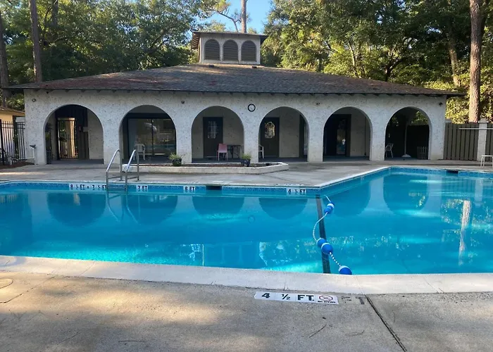 #111 Elaborate Condo Ideal Location 2Brm/2 Parking